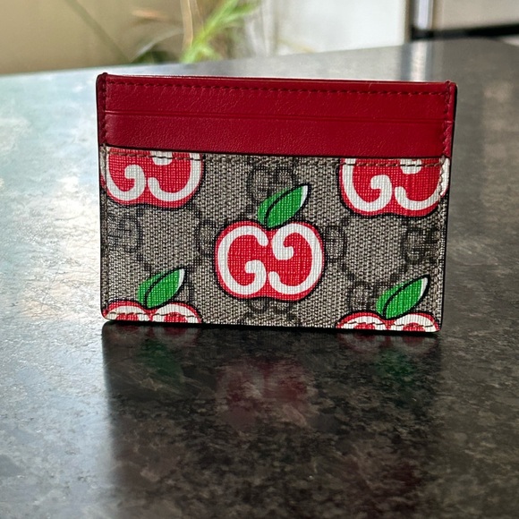 Gucci Accessories - 🦁 Gucci GG Supreme Apple Card Holder